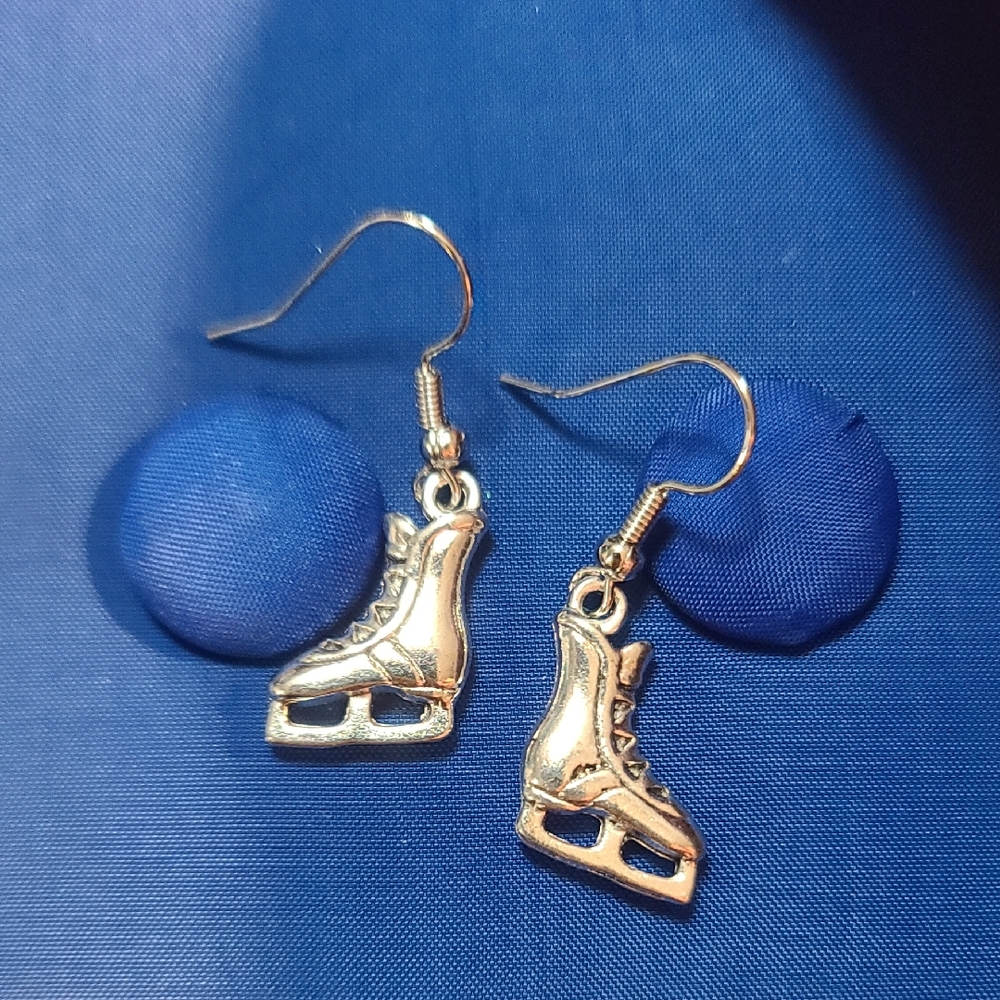 Ice Skate Dangle Earrings In Silver tone NWT